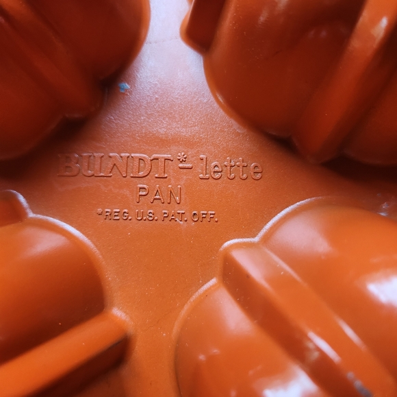 Vintage Nordic Ware Bundt 6 Fluted Muffin Pan Orange #4 Aluminum Bundtlette Pan - Picture 8 of 11